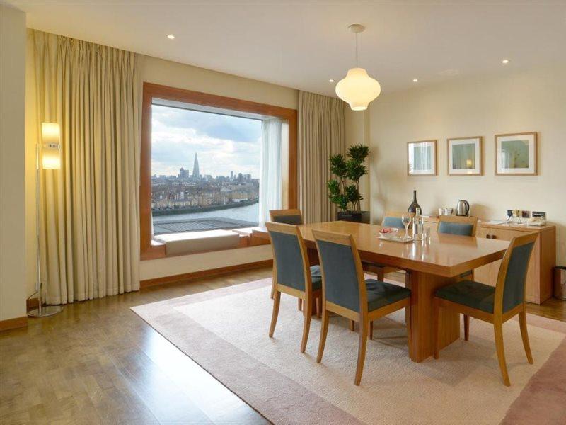Canary Riverside Plaza Hotel London Kültér fotó A dining room