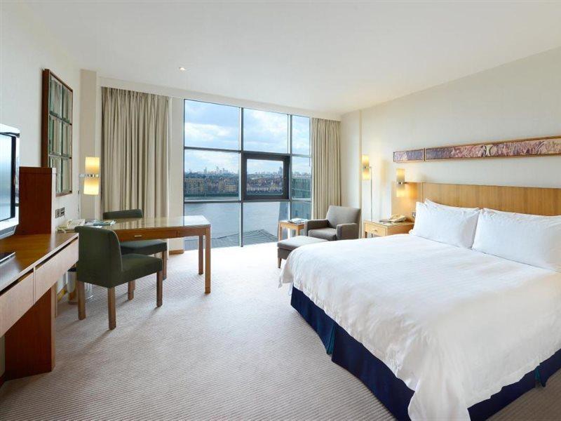 Canary Riverside Plaza Hotel London Kültér fotó A room at the InterContinental Sydney