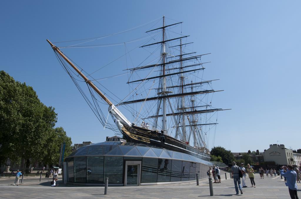 Canary Riverside Plaza Hotel London Kültér fotó The Cutty Sark at Greenwich