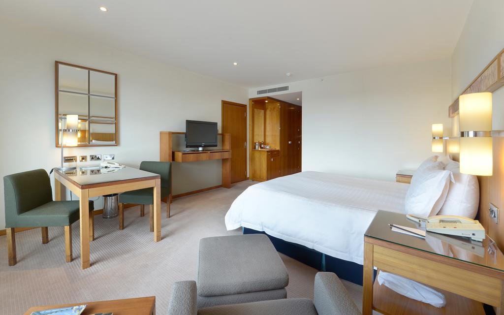 Canary Riverside Plaza Hotel London Kültér fotó A room at the InterContinental London The O2
