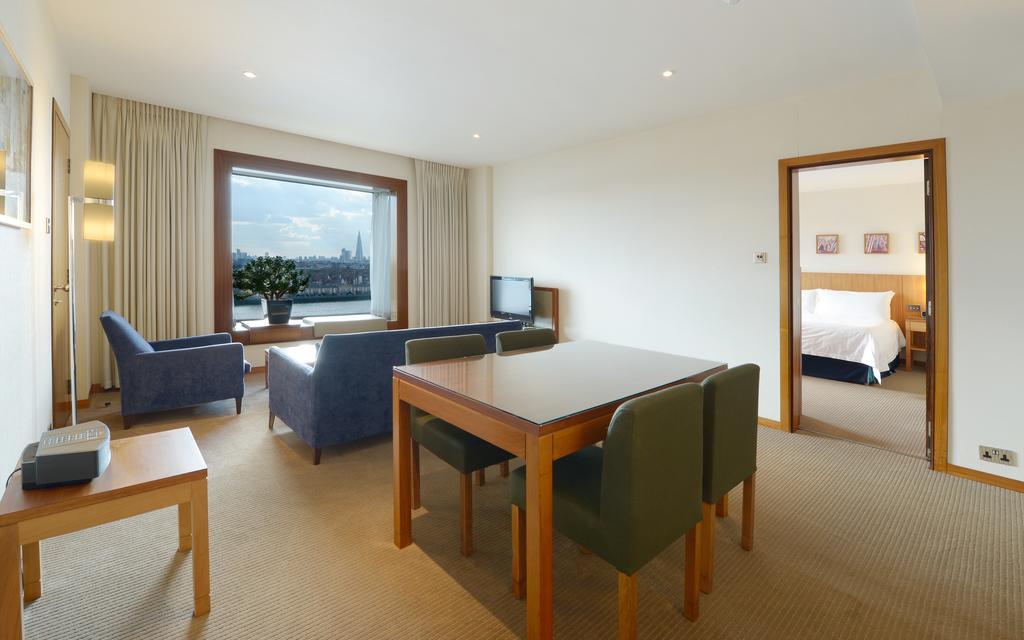Canary Riverside Plaza Hotel London Kültér fotó A suite at the InterContinental London - The O2