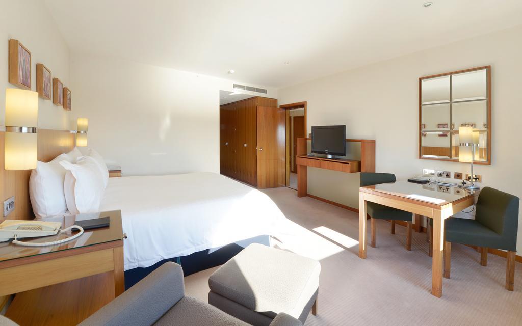 Canary Riverside Plaza Hotel London Kültér fotó A room at the InterContinental London The O2